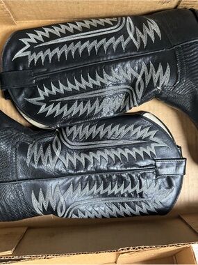Durango Black Leather Western Heeled Boots with Silver Stitching